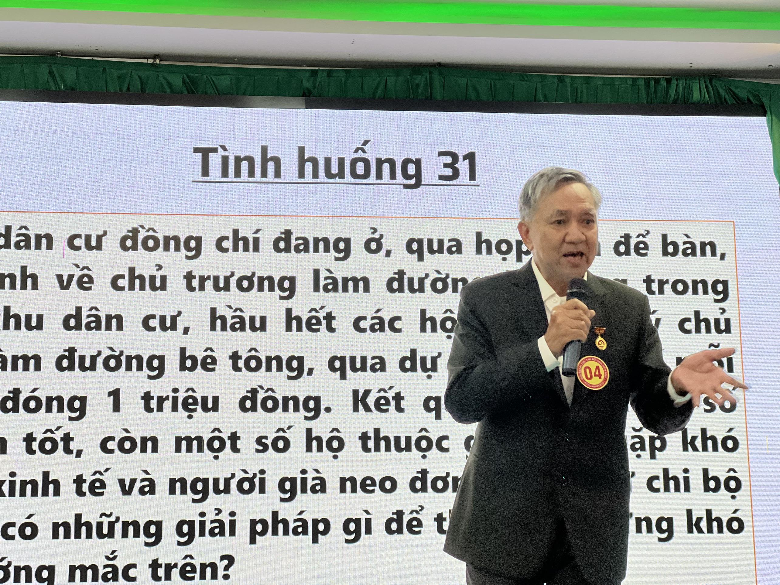 Thí sinh tham gia hội thi bí thư chi bộ giỏi