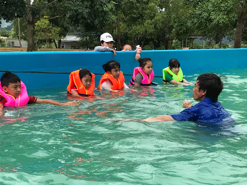 Các lớp học bơi được các Huyện đoàn triển khai vào dịp hè để phòng, chống đuối nước cho trẻ em. Ảnh: V.Q