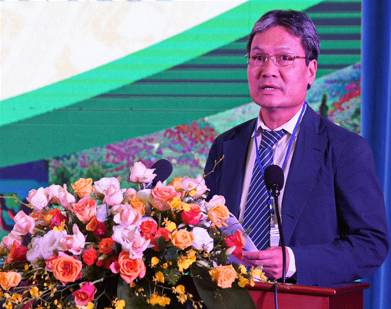 Đồng chí Nguyễn Cao Lục - Phó Chủ nhiệm Văn phòng Chính phủ, Ủy viên Thường trực Ban Chỉ đạo TW các Chương trình Mục tiêu quốc gia phát biểu tại hội nghị