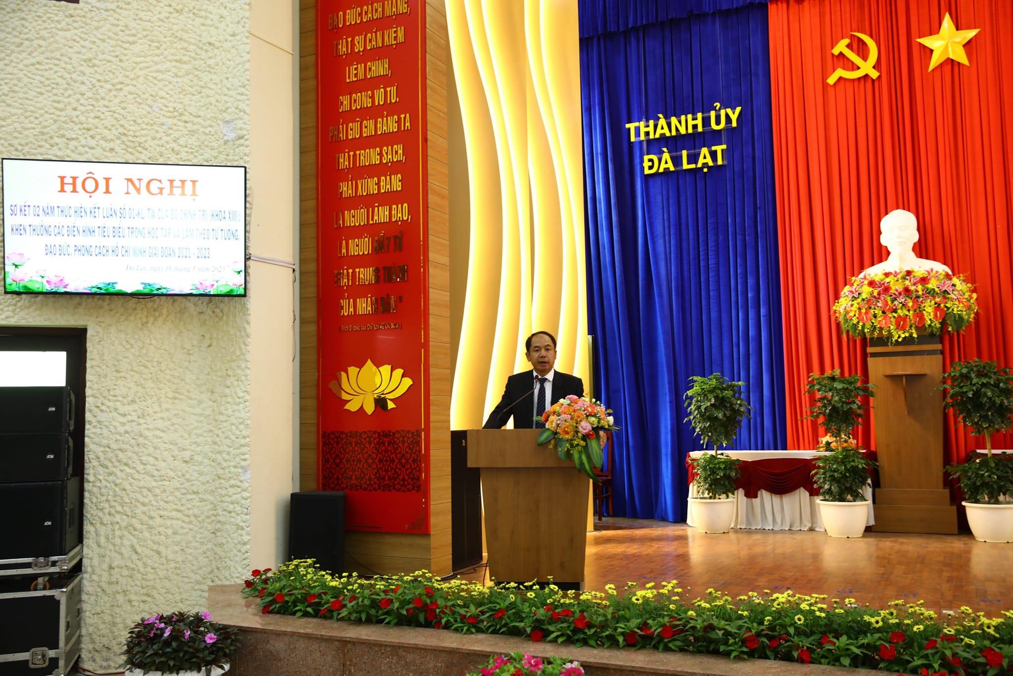 Điều hành tham luận tại hội nghị sơ kết học tập làm theo tư tưởng, đạo đức, phong cách Hồ Chí Minh